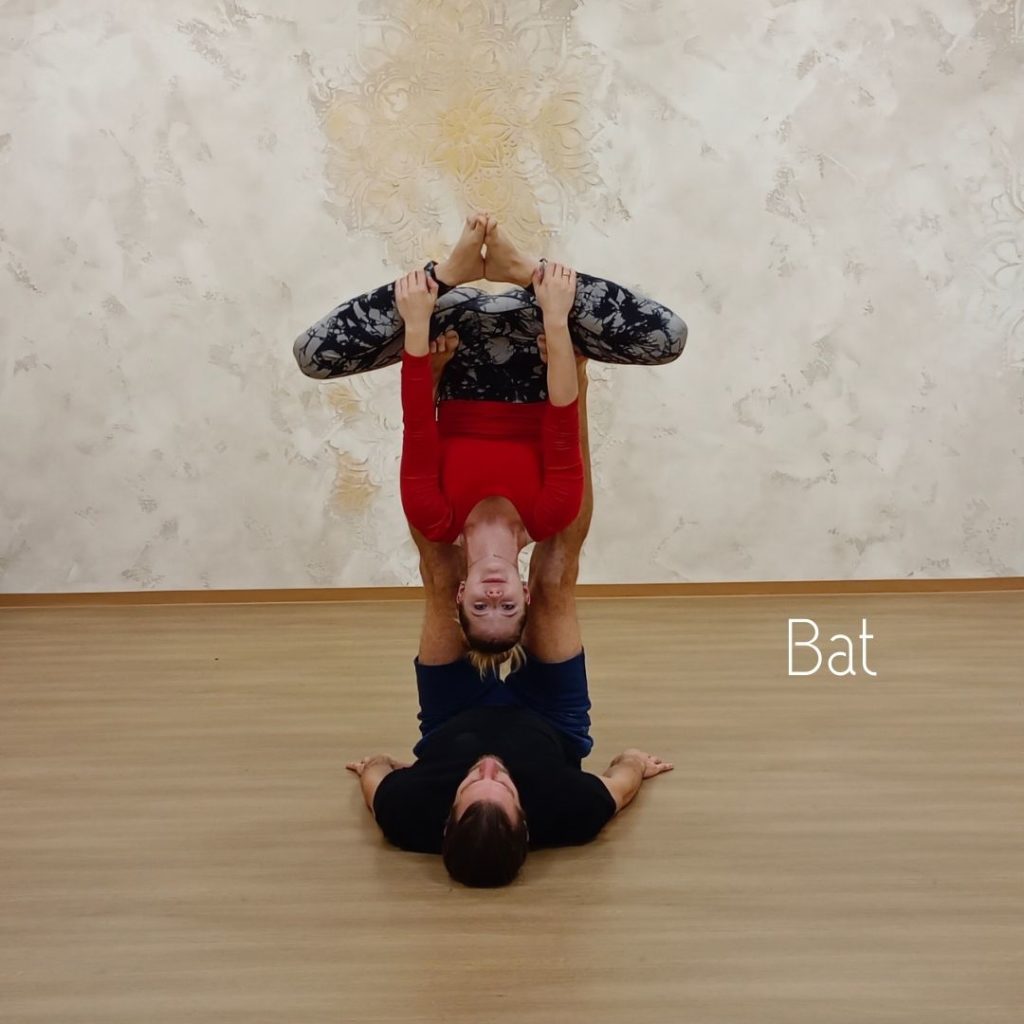 Bat acroyoga pozice